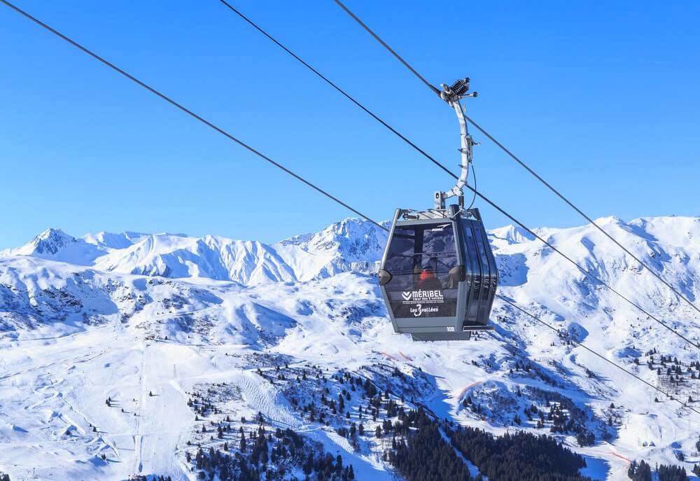 A British skier dies after falling 32 feet from a chairlift in the French resort of Méribel at the 3 Vallées. 