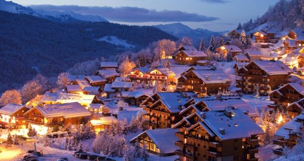 A British skier dies after falling 32 feet from a chairlift in the French resort of Méribel at the 3 Vallées. 