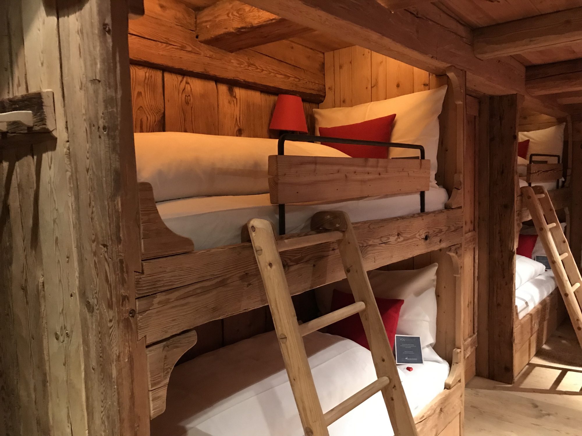 The bunk bedroom for four in the San Lorenzo Lodge- White Deer Resort. Photo: The-Ski-Guru. Spot on White Deer – San Lorenzo Mountain Lodge.