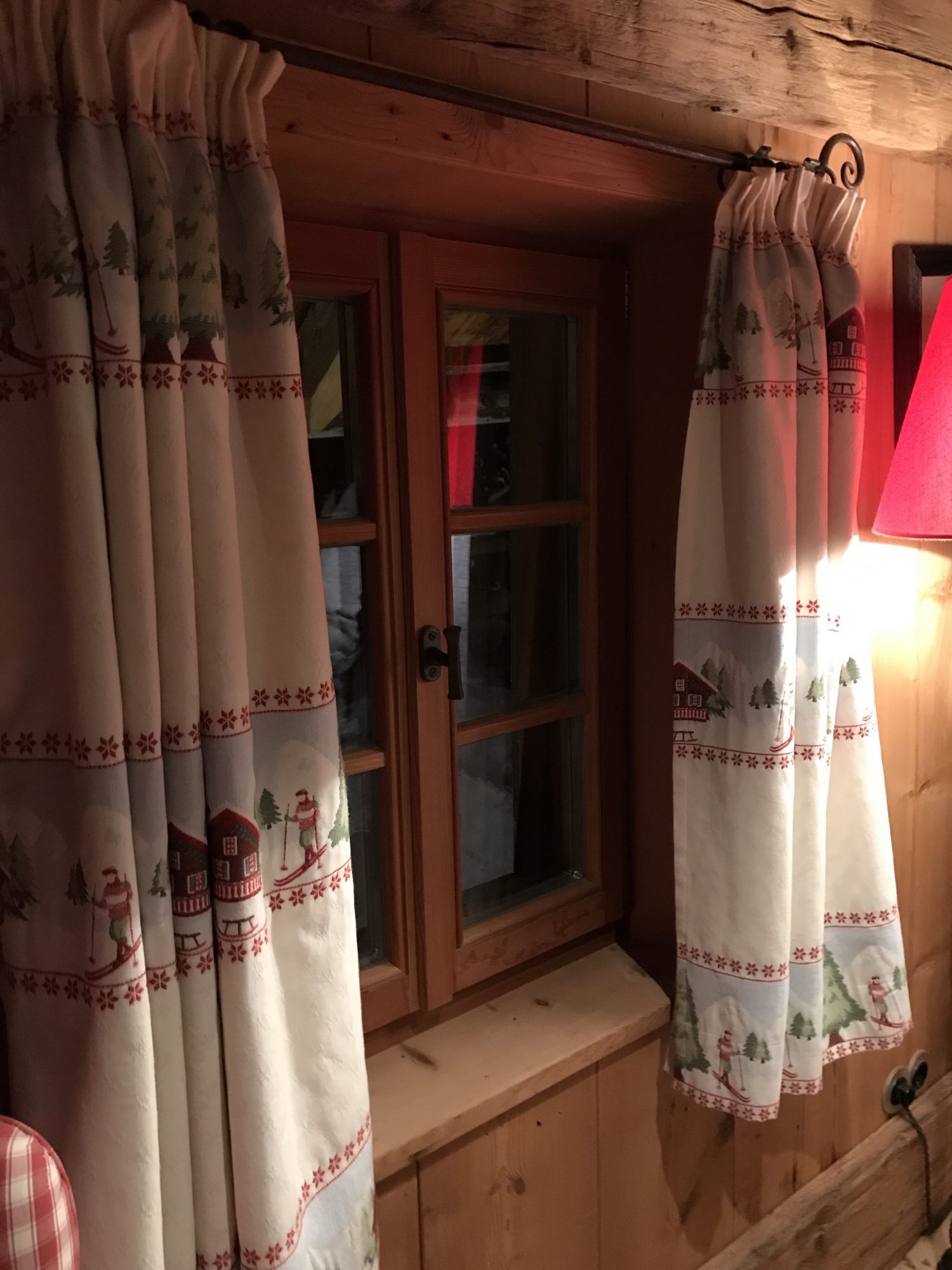 Curtains' detail of the bunk bedroom at the White Deer - San Lorenzo Lodges. Photo: The-Ski-Guru. Spot on White Deer – San Lorenzo Mountain Lodge.