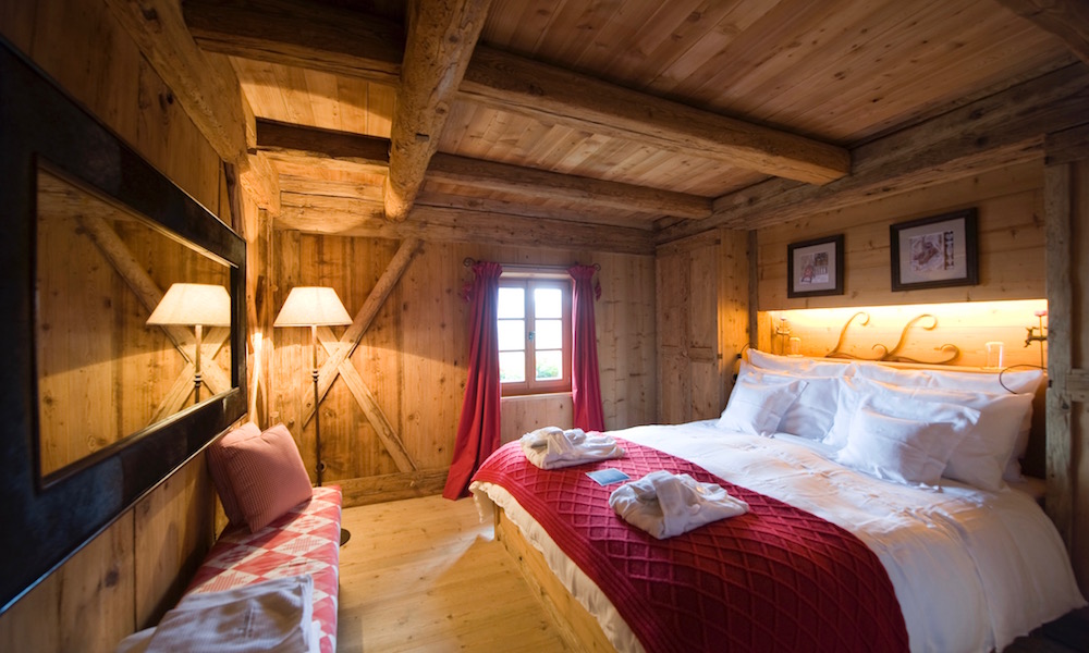 The last double room that is connected to a bathroom and to the bunk bedroom. Photo: The-Ski-Guru. Spot on White Deer – San Lorenzo Mountain Lodge.