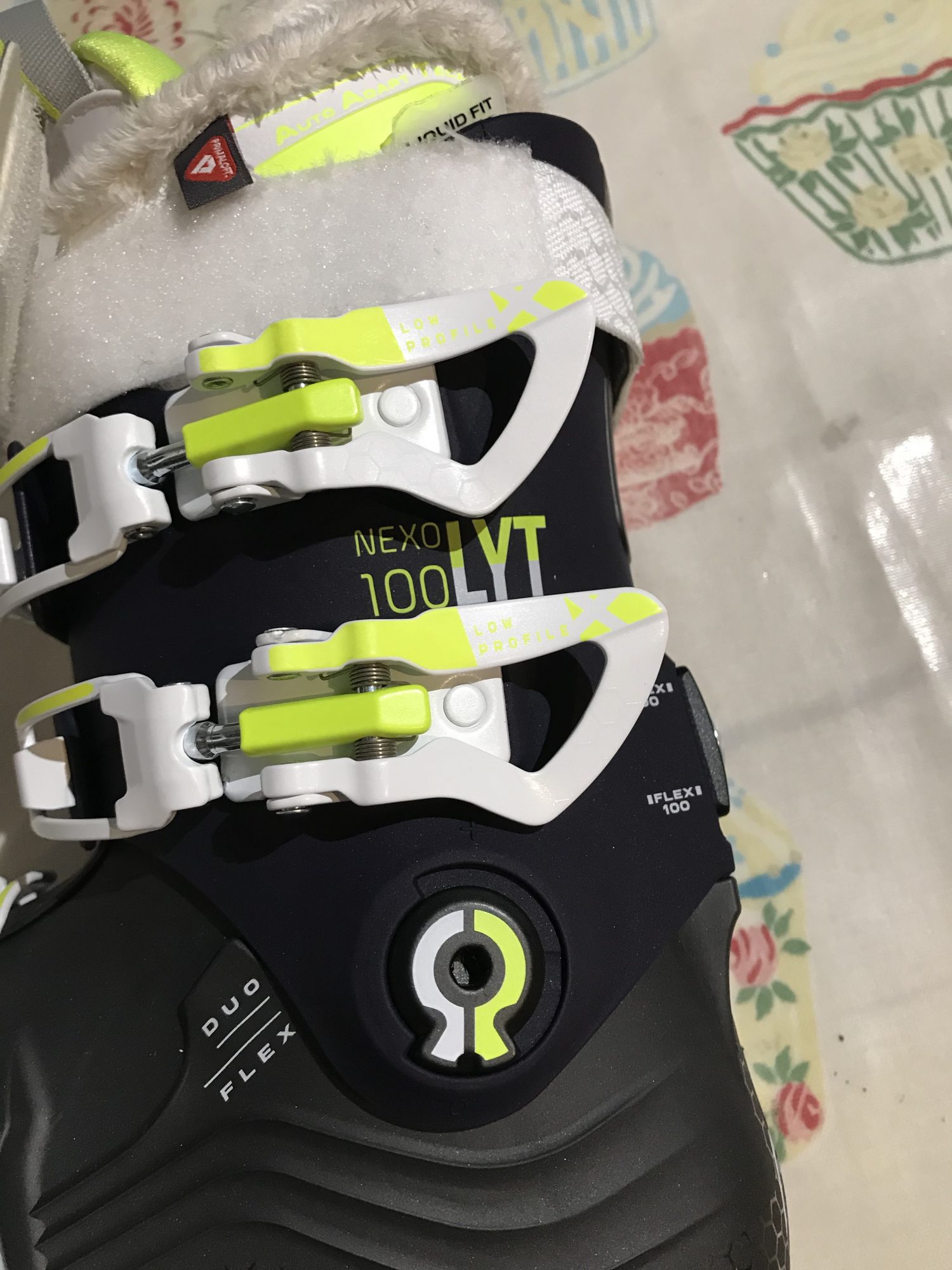 Review on the Head Nexo Lyt 100 W G Ski Boots 2019.