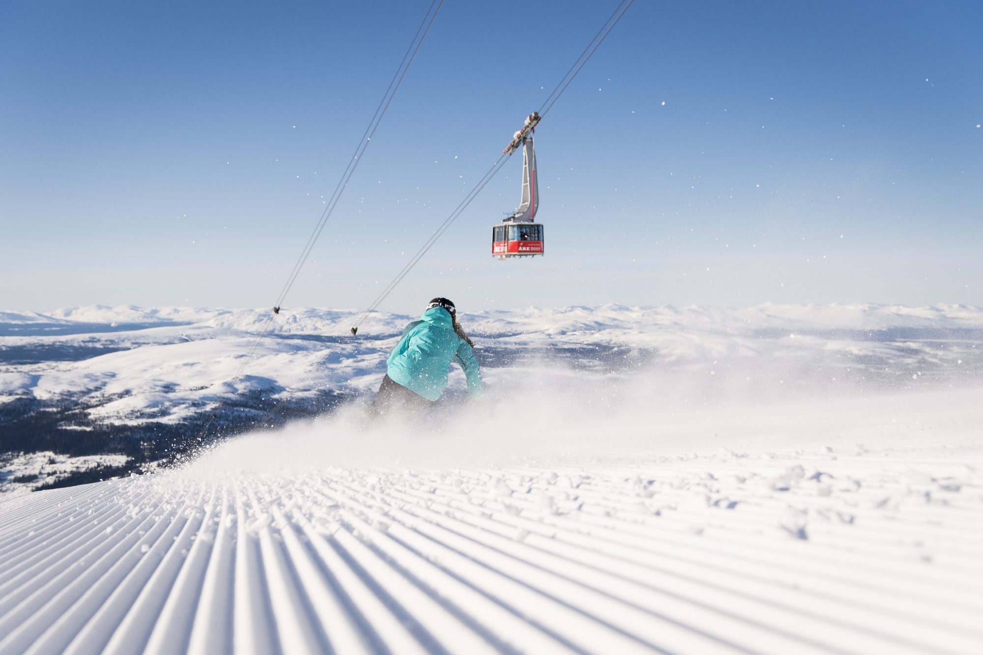 Ski groomed slope in Åre. Photo Skistar. How ski grooming patterns can affect visibility in the snow.