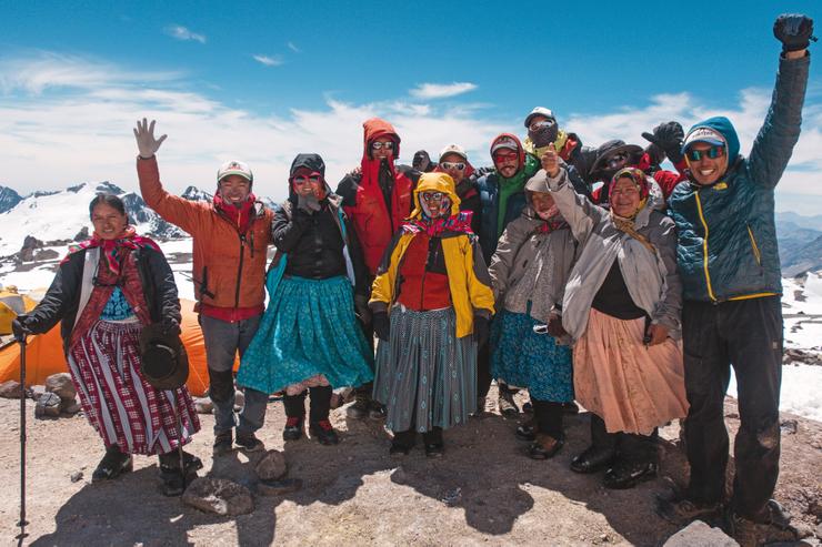 Climbing cholitas met on the mountain: they all work or have worked cooking for tourists who climb the different Bolivian hills or act as porters, carrying the bags of tourists Credit: Courtesy: Arena Communication. The “Cholitas Escaladoras” (Climbing ‘Cholitas’) are going for Everest.