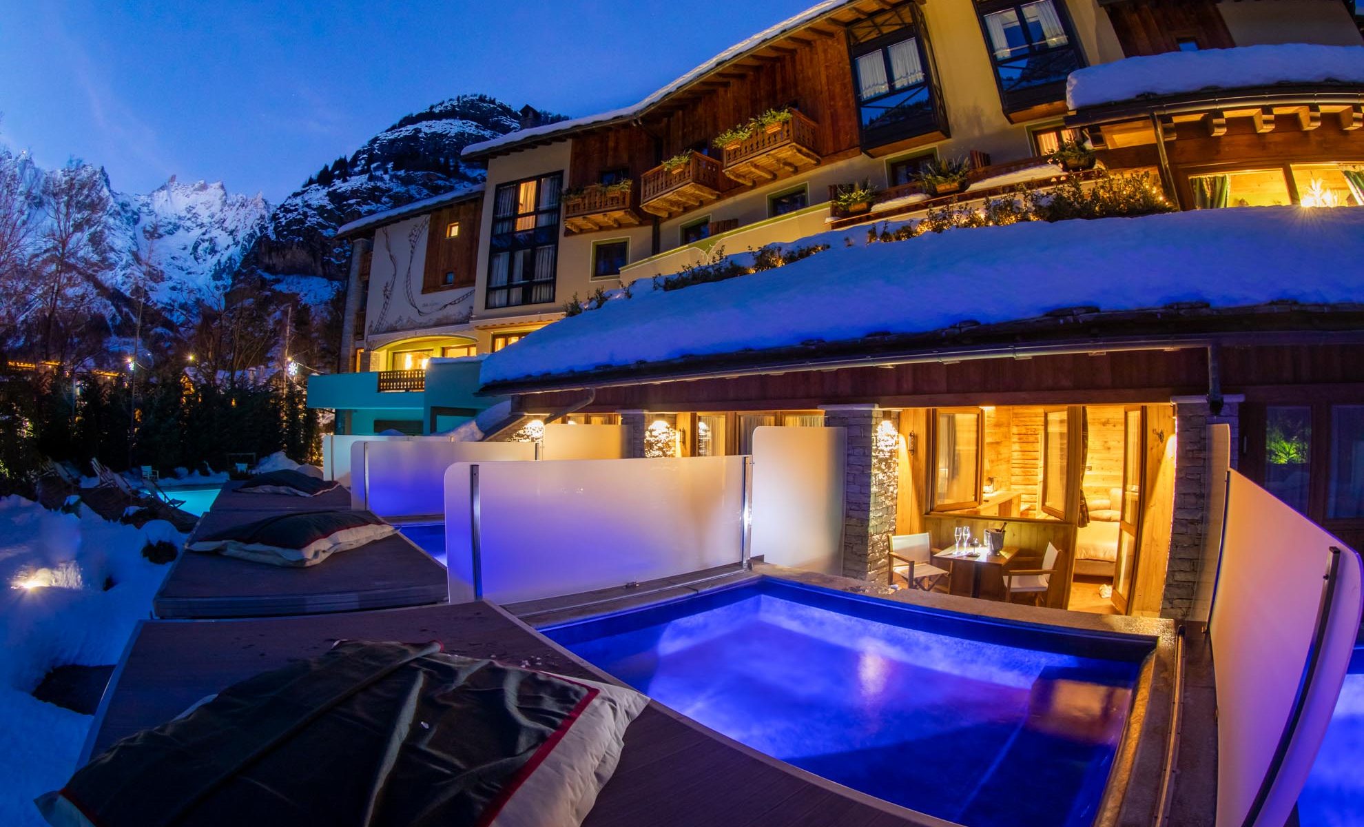 Gran Baita Executive room with outside pool with jacuzzi. Photo: Gran Baita Hotel Courmayeur. Aiguille du Midi vs Punta Helbronner – which one you should do?