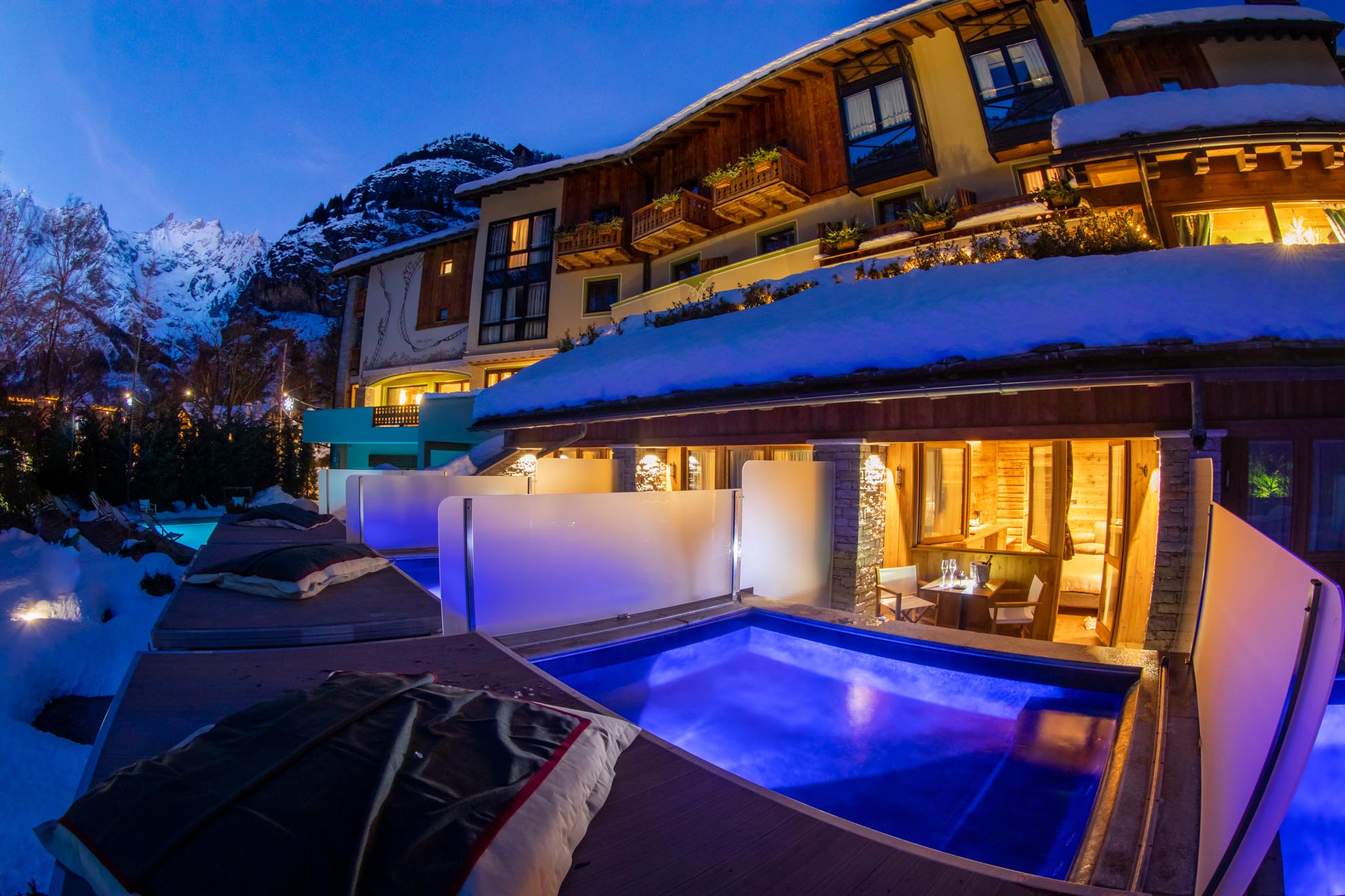 Gran Baita Executive room with outside pool with jacuzzi. Photo: Gran Baita Hotel Courmayeur. Aiguille du Midi vs Punta Helbronner – which one you should do?