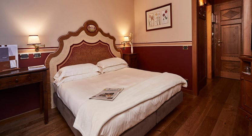 A double room at the Gran Baita hotel in Courmayeur. Aiguille du Midi vs Punta Helbronner – which one you should do?