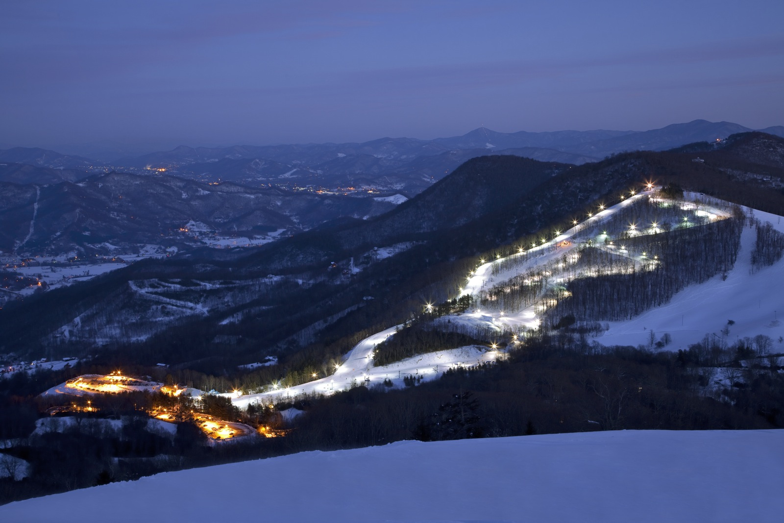 Cataloochee ski area in North Carolina offers night skiing to its guests. Another Indy Pass partner. The Indy Pass will get you skiing for just USD 199 at North America’s authentic independent resorts.