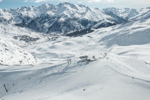 Formigal-Panticosa photo. Green light in Formigal for installation on a new chairlift.