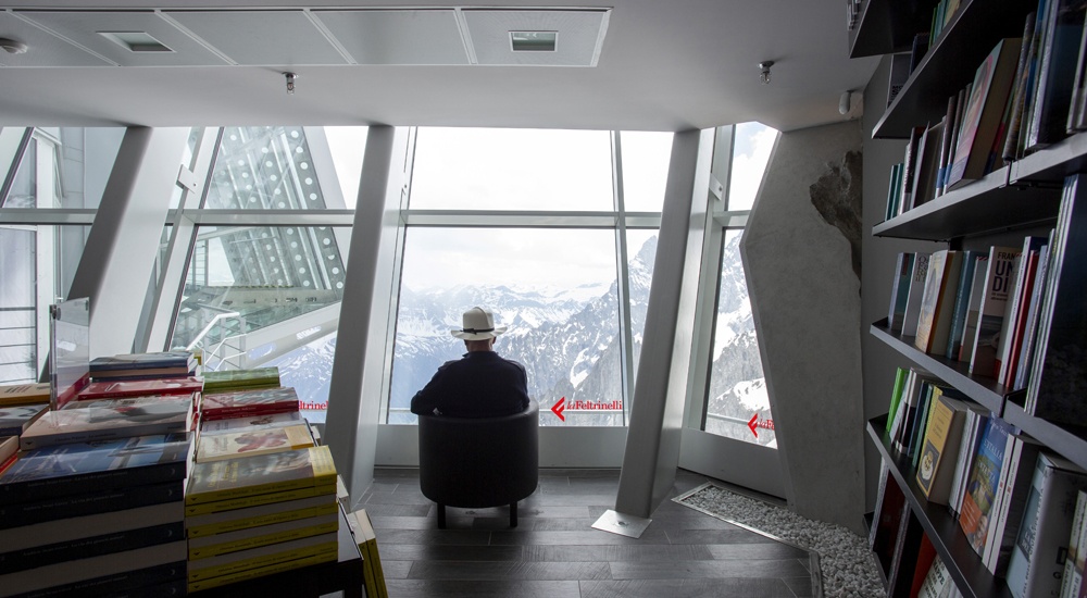 Skyway Monte Bianco. La Feltrinelli at 3,466 m. Photo Lorenzo Passioni. A Feltrinelli bookshop at an altitude of 3466: Europe's highest bookshop opens on Mont Blanc