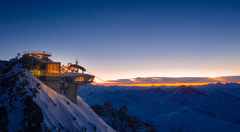 Skyway Monte Bianco. La Feltrinelli at 3,466 m. Photo Lorenzo Passioni. A Feltrinelli bookshop at an altitude of 3466: Europe's highest bookshop opens on Mont Blanc