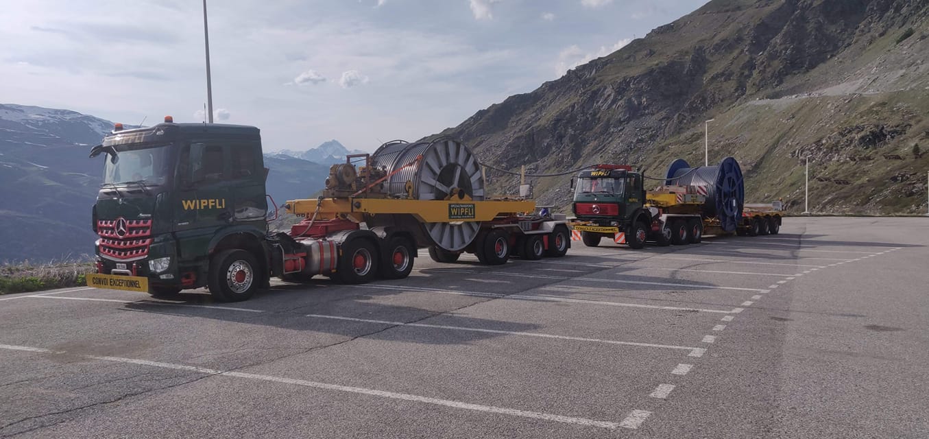 Val Thorens- Lorries are carrying the loading cables. Photo: Val Thorens TO. What is new for Val Thorens for 2019/20.