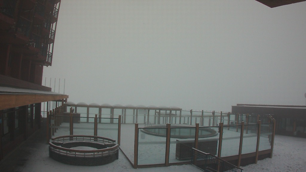 Valle Nevado Webcam 13 June. Does the snow in the Northern Hemisphere correlates with the Southern Hemisphere? 