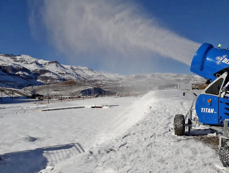 Demaclenko pumping snow in El Colorado. Demaclenko snow systems brings the snow to South America. Photo: Demaclenko. 