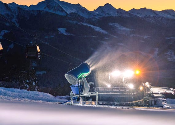 Demaclenko snow systems brings the snow to South America. Photo: Demaclenko- Location, Bellamonte.