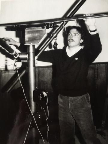 Rick Howell, Geze USA Product Manager (1978-'86) utilizing a 'metallic-tibia surrogate-human' ASTM F-504 ski binding test device fabricated by Carl Ettlinger of Vermont Safety Research. Photo, 1981 at Sugarbush during the introduction of the Geze SE3.The new Future of Ski Bindings is here: Howell 880 Pro ACL friendly ski binding.