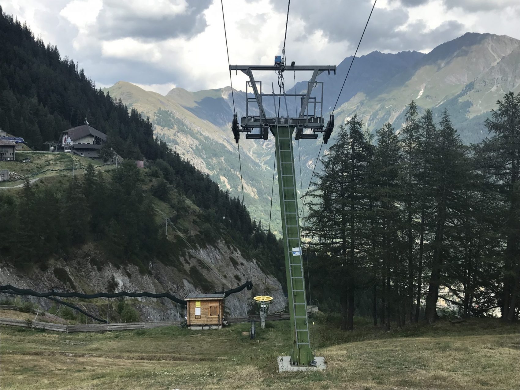 Summer in the mountains? Why not? The look from Plan Chécrouit in Courmayeur. Photo: The-Ski-Guru. Our summer in the mountains – one week in Courmayeur.