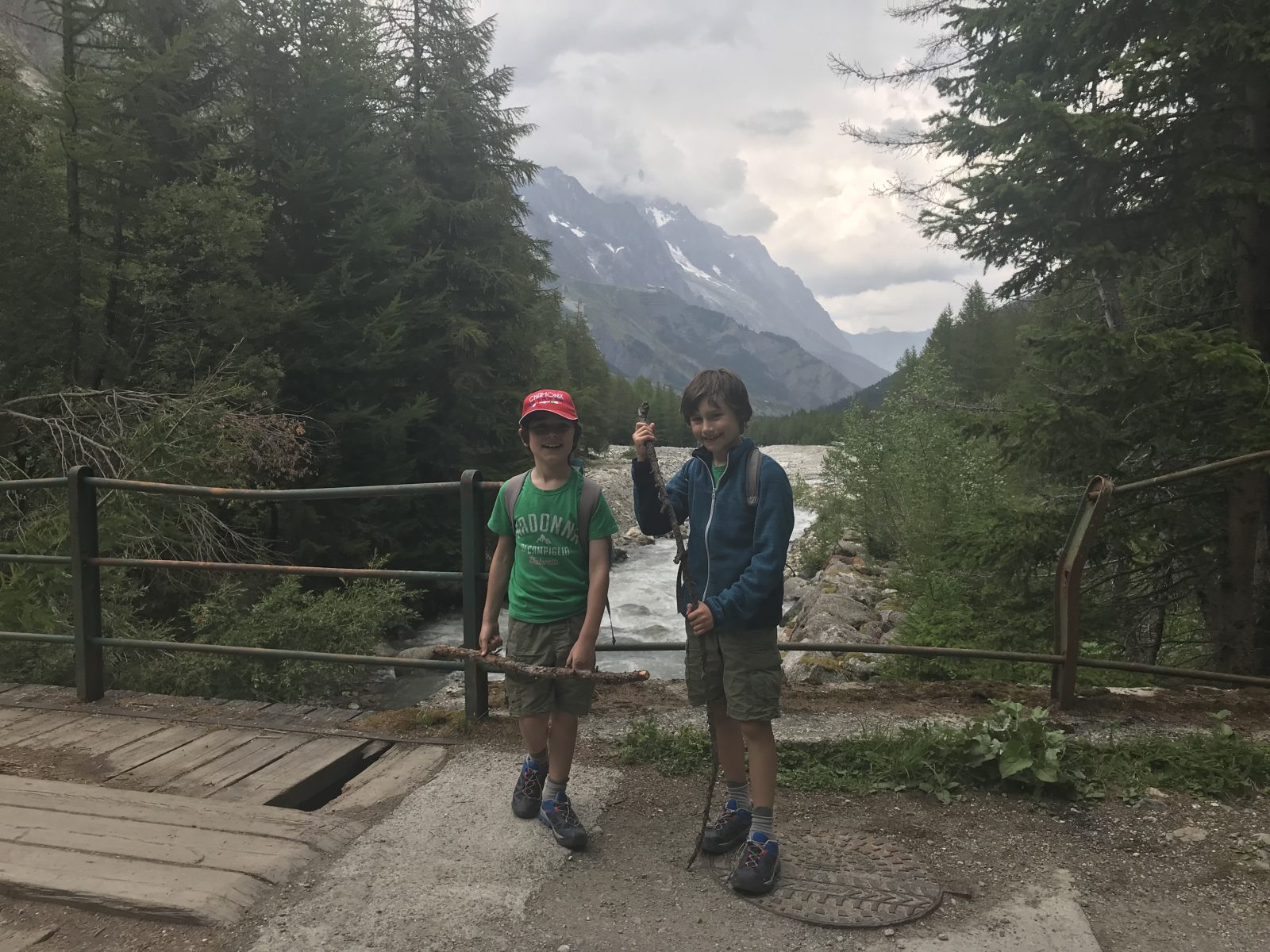 Walking by the Dora Baltea river in Val Veny. Photo: The-Ski-Guru. Our summer in the mountains – one week in Courmayeur.