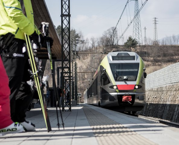 Will we see this kind of efficiency in the future connecting the three provinces of Belluno, Alto Adige and Trentino? A Dolomites train project could be ready for the 2026 Olympics. Photo: Manuel Kottersteger. TVB Kronplatz.