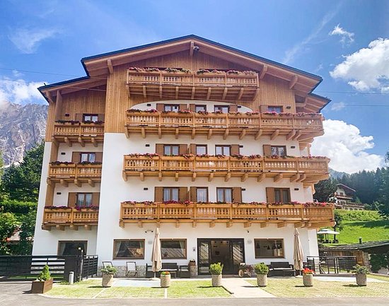 Càmina Suite and Spa Hotel in Cortina, now a 4 stars hotel with a spa. What’s new in Cortina for the 2019-2020 Winter Season.