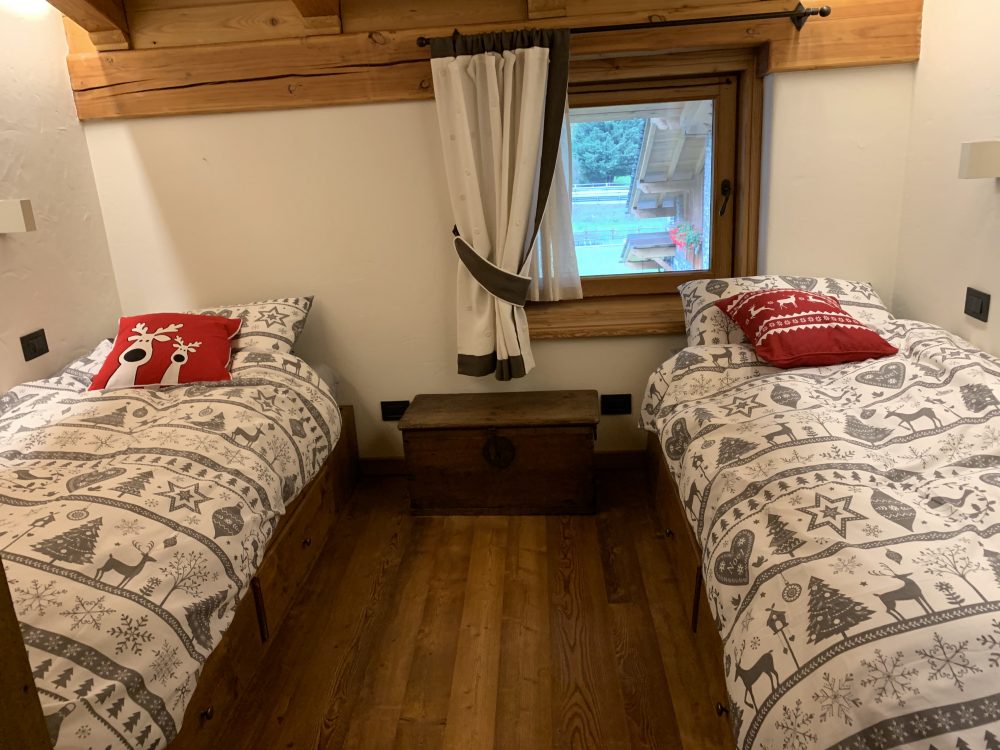 Second bedroom at Il Cuore della Valdigne. Stay at the Heart of the Valdigne to ski in Courmayeur, La Thuile and Pila/Aosta.