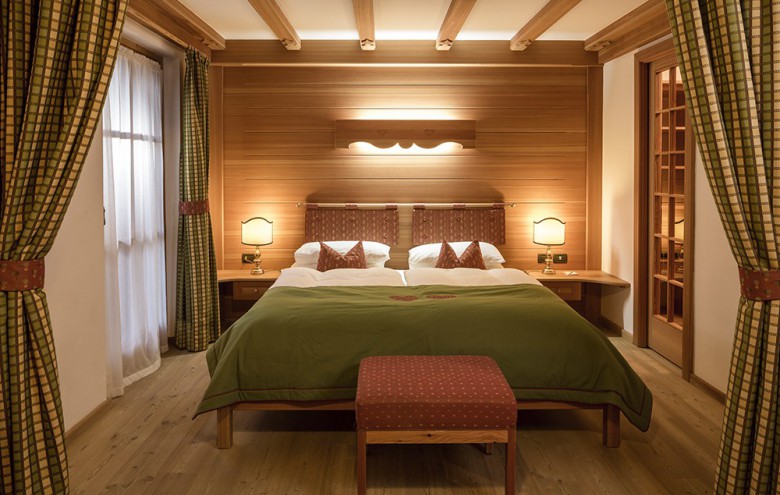 A double bed room at Hotel Chalet del Sogno in Madonna di Campiglio. The Ski Area Campiglio Dolomiti di Brenta is opening its 2019/20 ski season. News of the resort. 