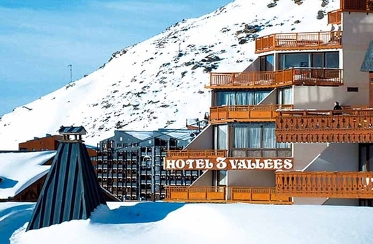 Hotel Trois Vallées. Where to Stay in Val Thorens. Val Thorens hosts the first stage of the World Cup Ski Cross.
