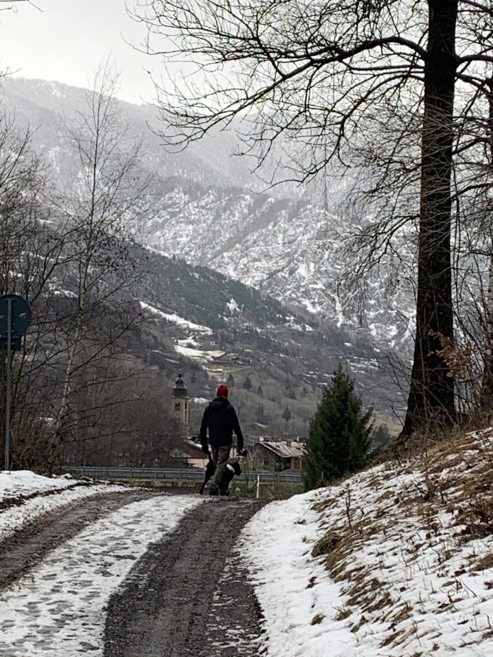 Our mornings where dedicated to have long walks with Ozzy, no matter the weather. Our Christmas holidays in the mountains with the kids and our dog! Courmayeur, Aosta.