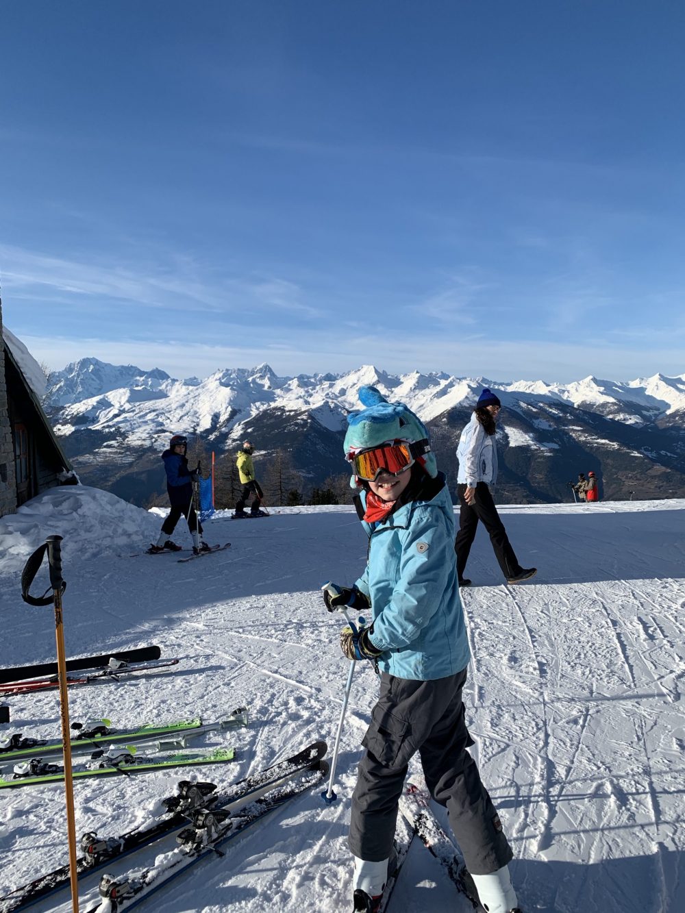 Afternoon skiing in Pila. Our Christmas holidays in the mountains with the kids and our dog! Courmayeur, Aosta.