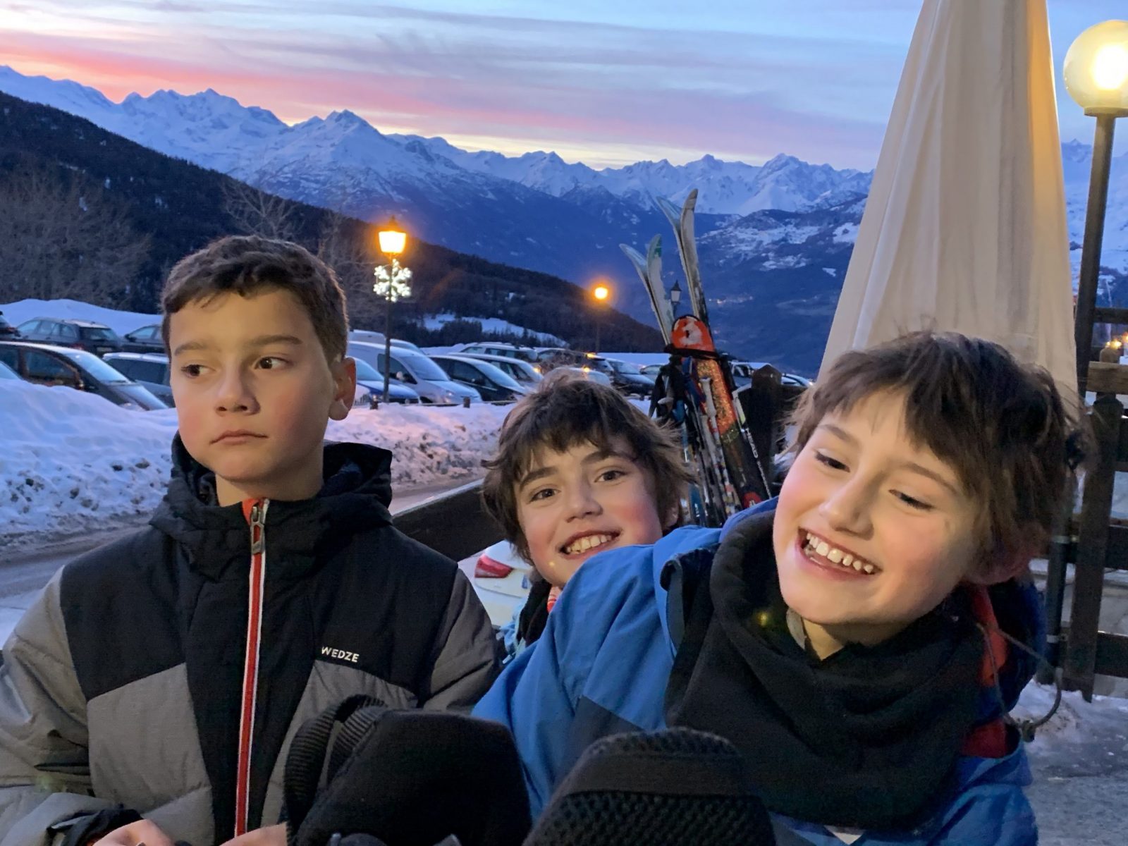 A quick coffee before coming down the gondola in Pila. Our Christmas holidays in the mountains with the kids and our dog! Courmayeur, Aosta.