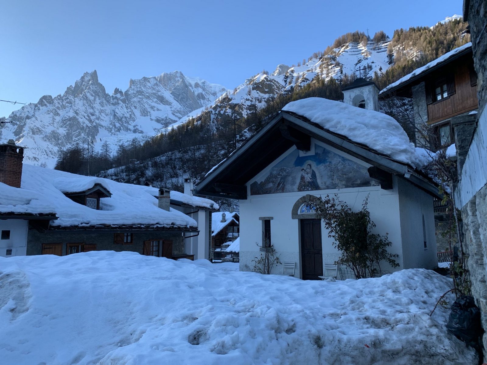 La Palud, on the way to Val Ferret. Our Christmas holidays in the mountains with the kids and our dog! Courmayeur, Aosta.