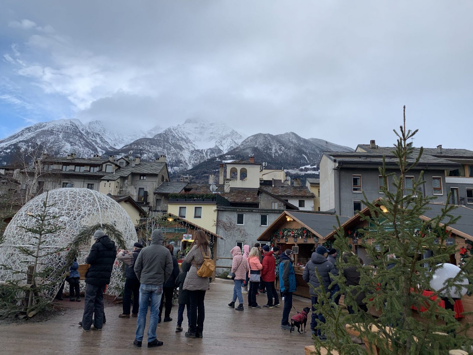 Mercatino di Natale in Aosta at the Foro Romano. Our Christmas holidays in the mountains with the kids and our dog! Courmayeur, Aosta.