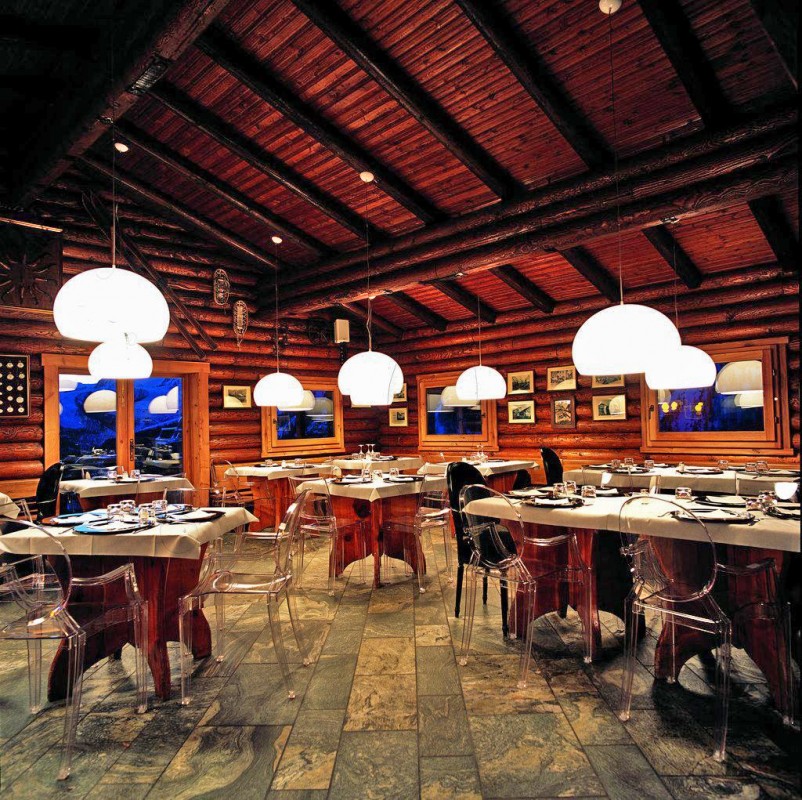 Interior of Ristorante La Grolla A Foodie Guide to on-Mountain Dining in Courmayeur. 