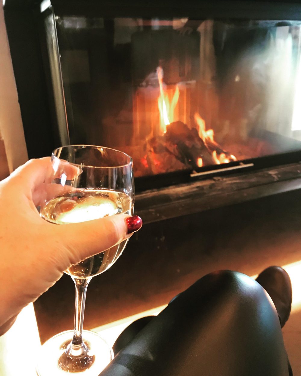 Loge du Massif. Relax with some bubbly by the fireplace. Photo Jaye Johnson. A Foodie Guide to on-Mountain Dining in Courmayeur.