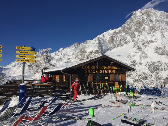 Courba Dzeleuna exterior photo. A Foodie Guide to on-Mountain Dining in Courmayeur.