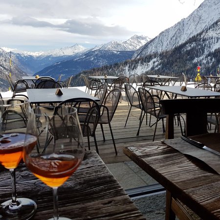 The terrace at La Chaumiere. A Foodie Guide to on-Mountain Dining in Courmayeur. 