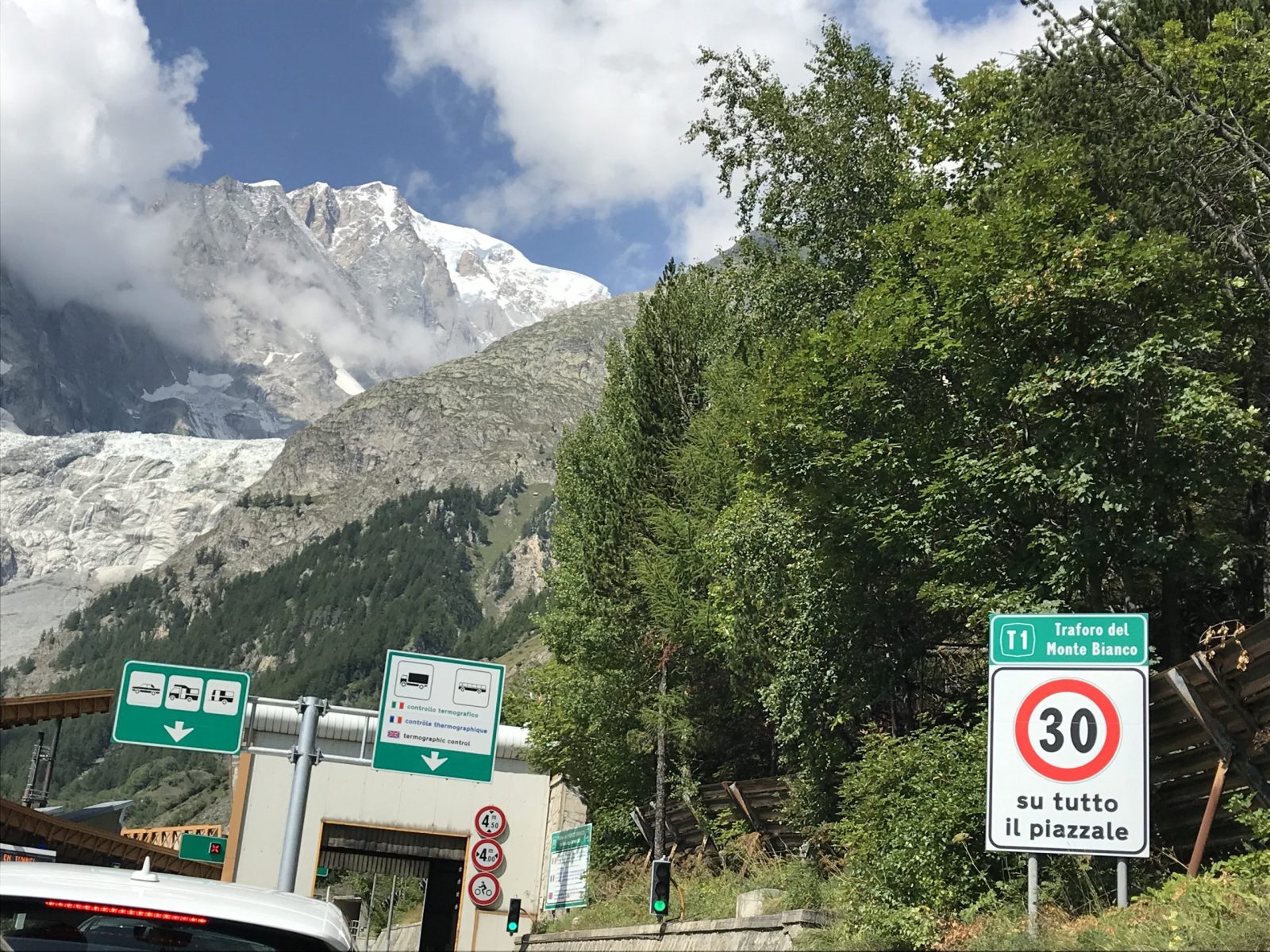 It was time to go. By the Mont Blanc Tunnel, leaving Courmayeur, until next time.