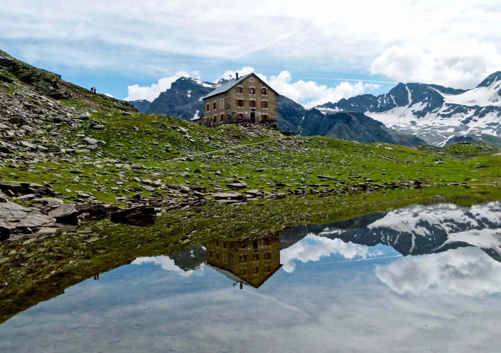 Lake and Rifugio Coston in Passo dello Stelvio, photo by Giorgio Rodano. Club Alpino Italiano. The plans for reopening the mountain huts (rifugios) during summer in the Italian Alps in times of COVID19.