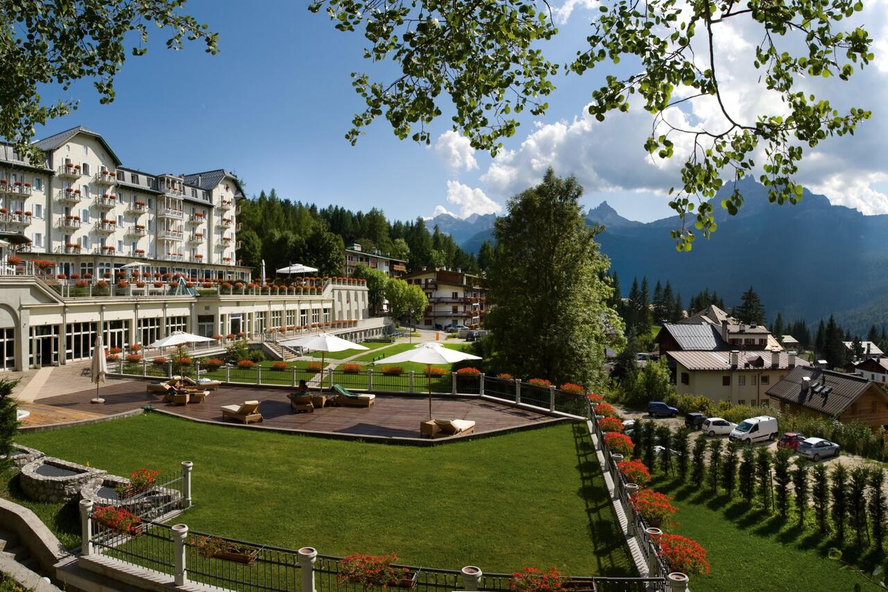 Hotel Cristallo. Book it here. Cortina, an example of resilience in the tourism sector .