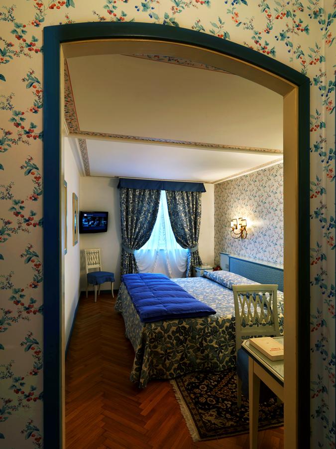 Room at the Hotel de la Posta, book your room here. Cortina, an example of resilience in the tourism sector. 