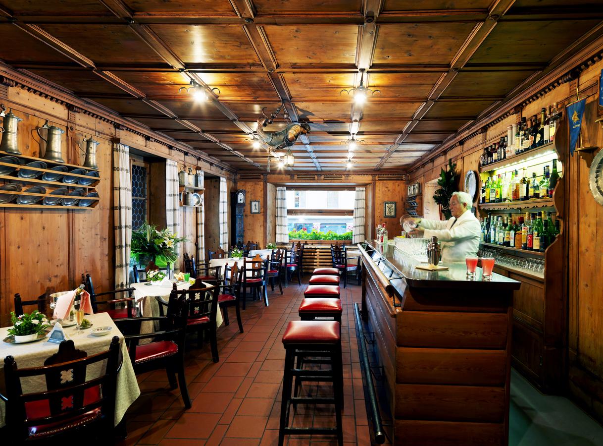 Bar and restaurant at the Hotel de la Posta. Book your stay at the Hotel de la Posta here. Cortina, an example of resilience in the tourism sector.
