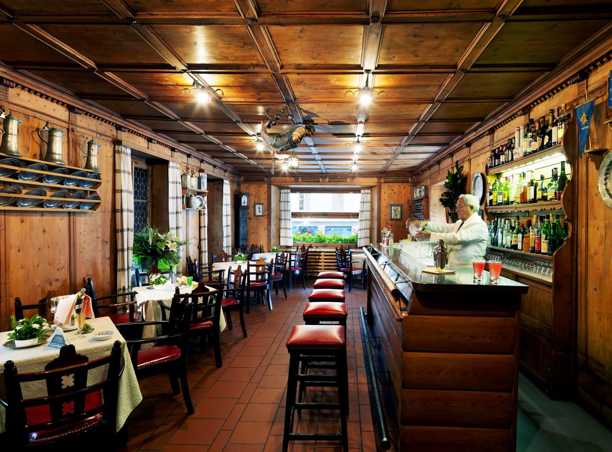 Bar and restaurant at the Hotel de la Posta. Book your stay at the Hotel de la Posta here. Cortina, an example of resilience in the tourism sector. 