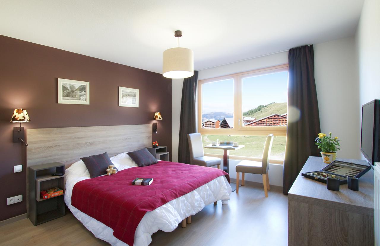 Interior of the Residence Prestige Odalys Front de Neige. The 2020 International Report on Mountain & Snow Tourism has just been published.