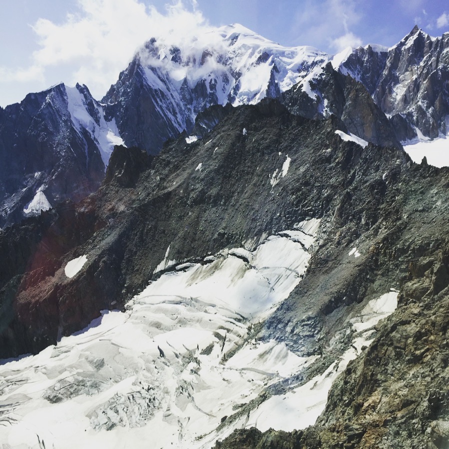 View of Mont Blanc from Punta Helbronner. Aiguille du Midi vs Punta Helbronner – which one you should do?