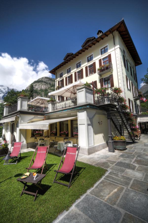 The garden of Villa Novecento in Spanish. Aiguille du Midi vs Punta Helbronner – which one you should do?