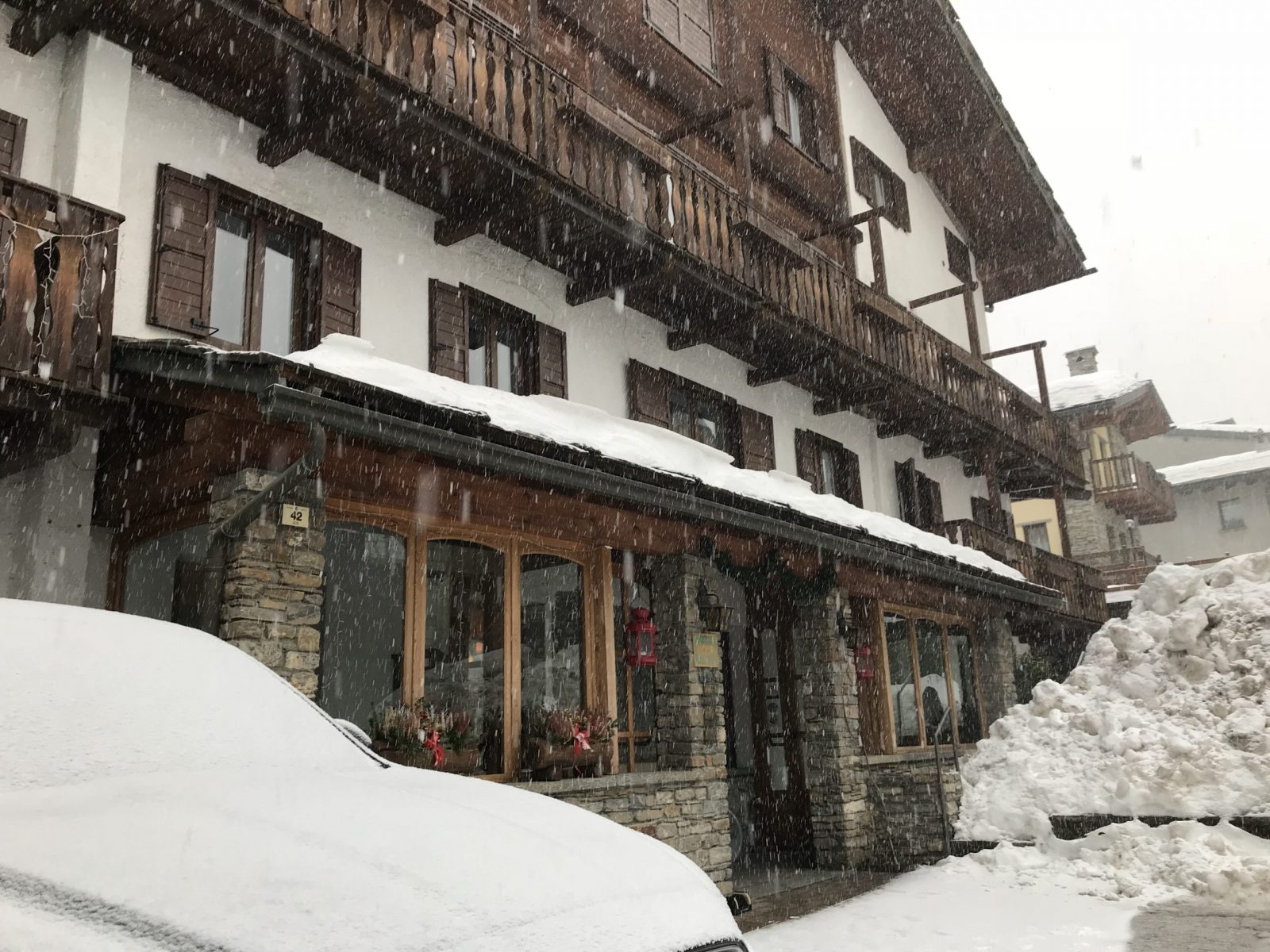 Front of the Hotel Edelweiss. Aiguille du Midi vs Punta Helbronner – which one you should do? Book your stay at the Hotel Edelweiss here.