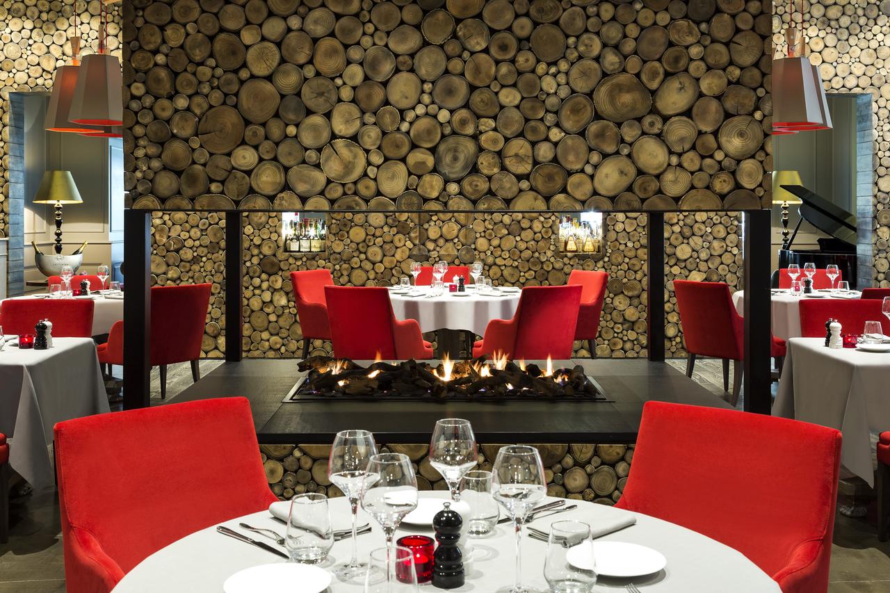 Restaurant at the Hôtel Mont Blanc. Book your stay at the Hôtel Mont Blanc here. Aiguille du Midi vs Punta Helbronner – which one you should do?