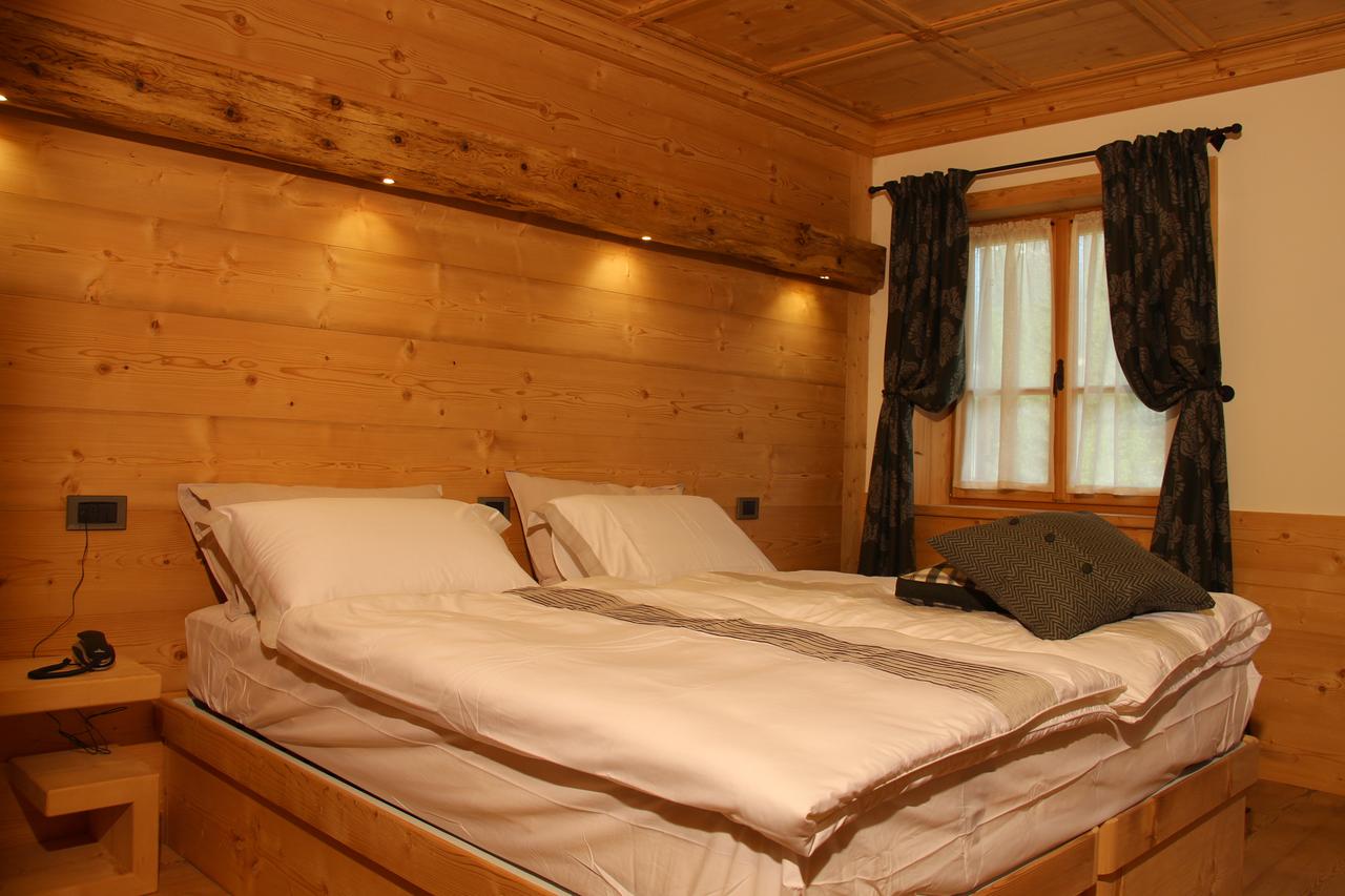 A room at the Jägerhaus Agriturismo. Book your stay at the Jägerhaus Agriturismo here. Cortina d’Ampezzo is ready for a new summer season.