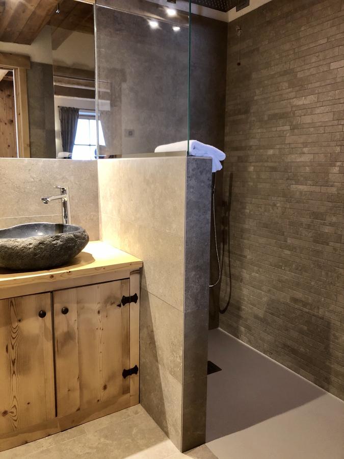 Bathroom at the Ciasa Coletin. Book your stay at the Ciasa Coletin here. Cortina Dolomiti Ultra Trekking.