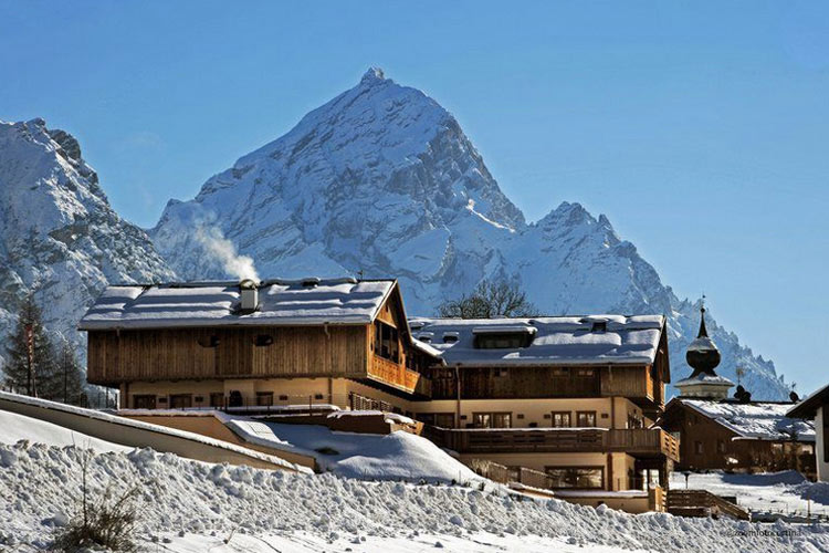 Exterior of the Rosapetra Spa Resort. Cortina Dolomiti Ultra Trekking.